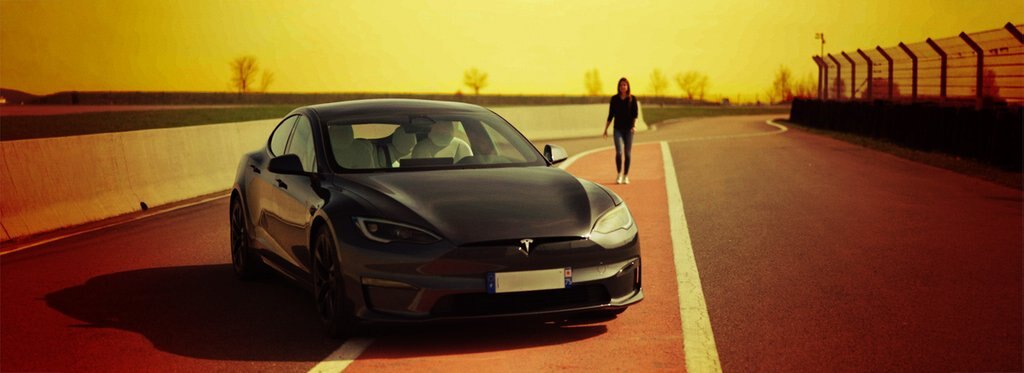 Постер фильма Tesla: путь к успеху