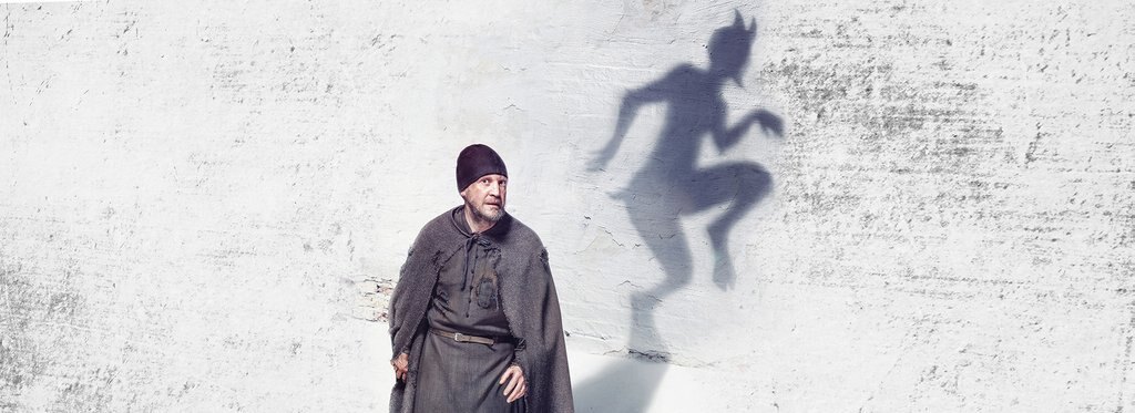 Постер фильма Монах и Бес